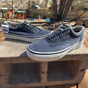 Sperry Halyard Laceless Salt Washed sneakers in Navy